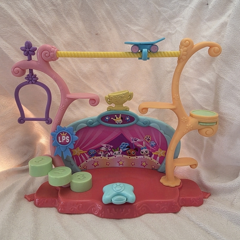 Littlest Pet Shop LPS Tricks & Talent Show Stage Playset 2006 Hasbro